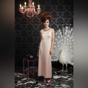 Lovely vintage 60s dress with pearl collar